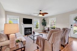 872 Brenda Pl. photo 4