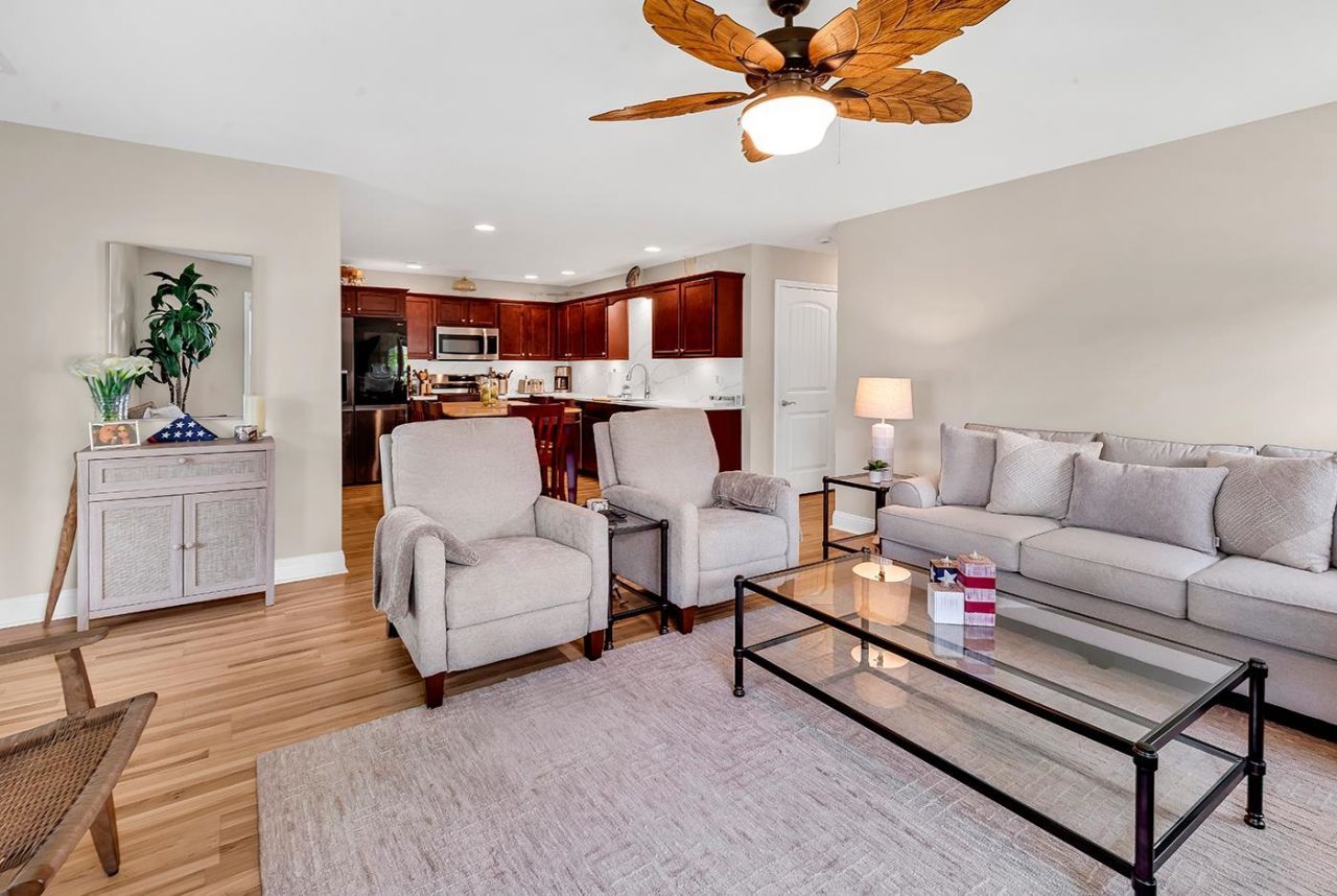 872 Brenda Pl. Photo 5
