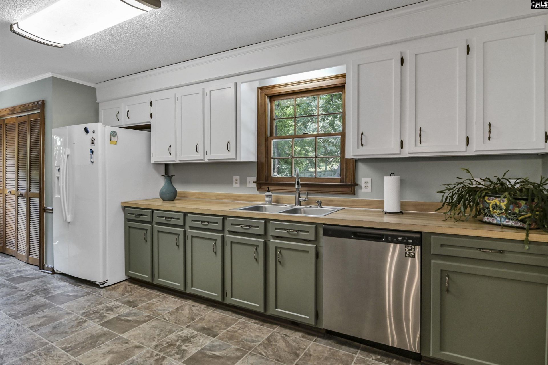 238 Danby Court  Photo 15