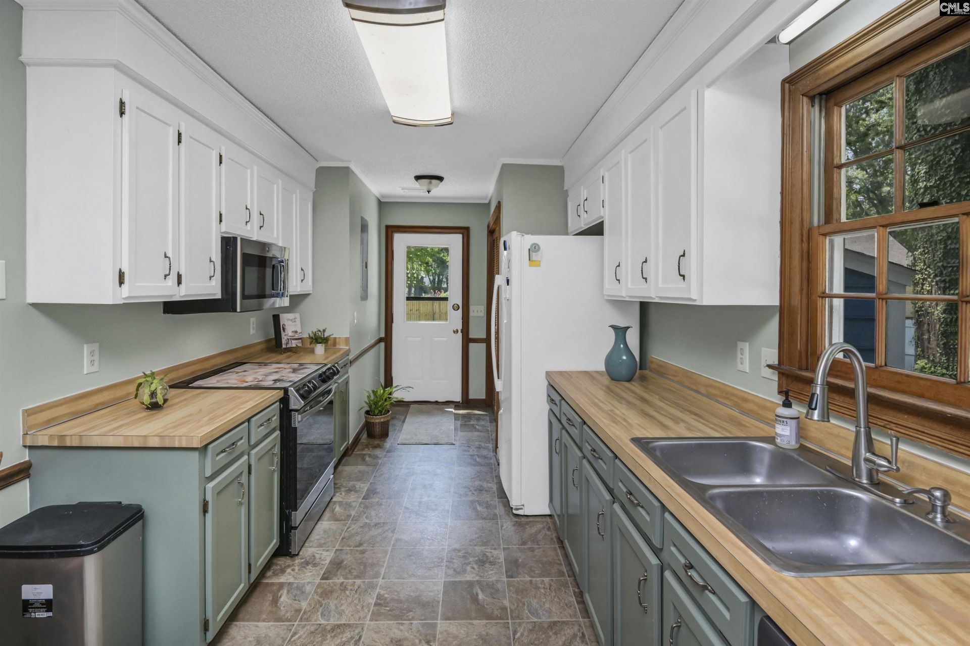 238 Danby Court  Photo 17