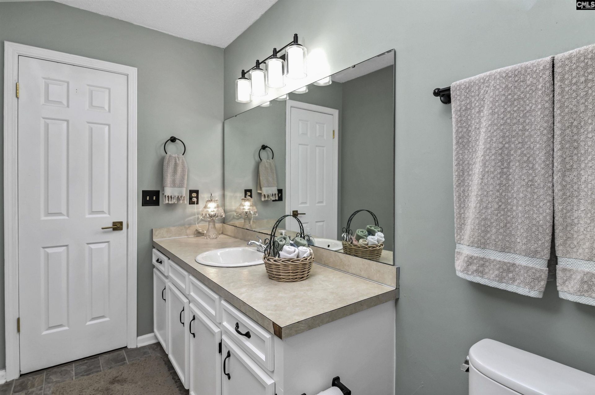 238 Danby Court  Photo 36