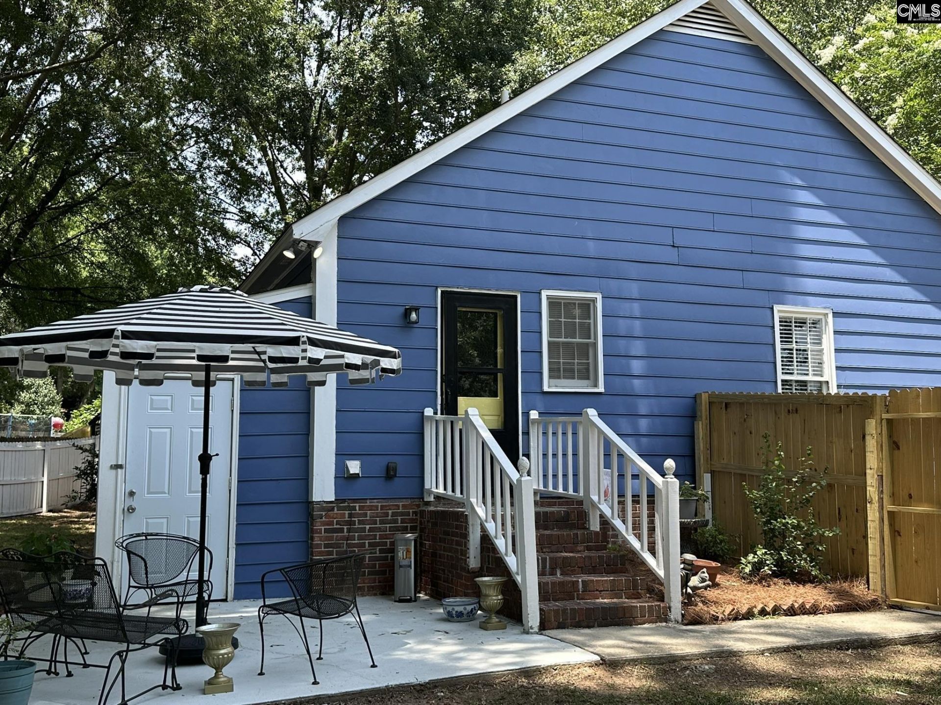 238 Danby Court  Photo 37