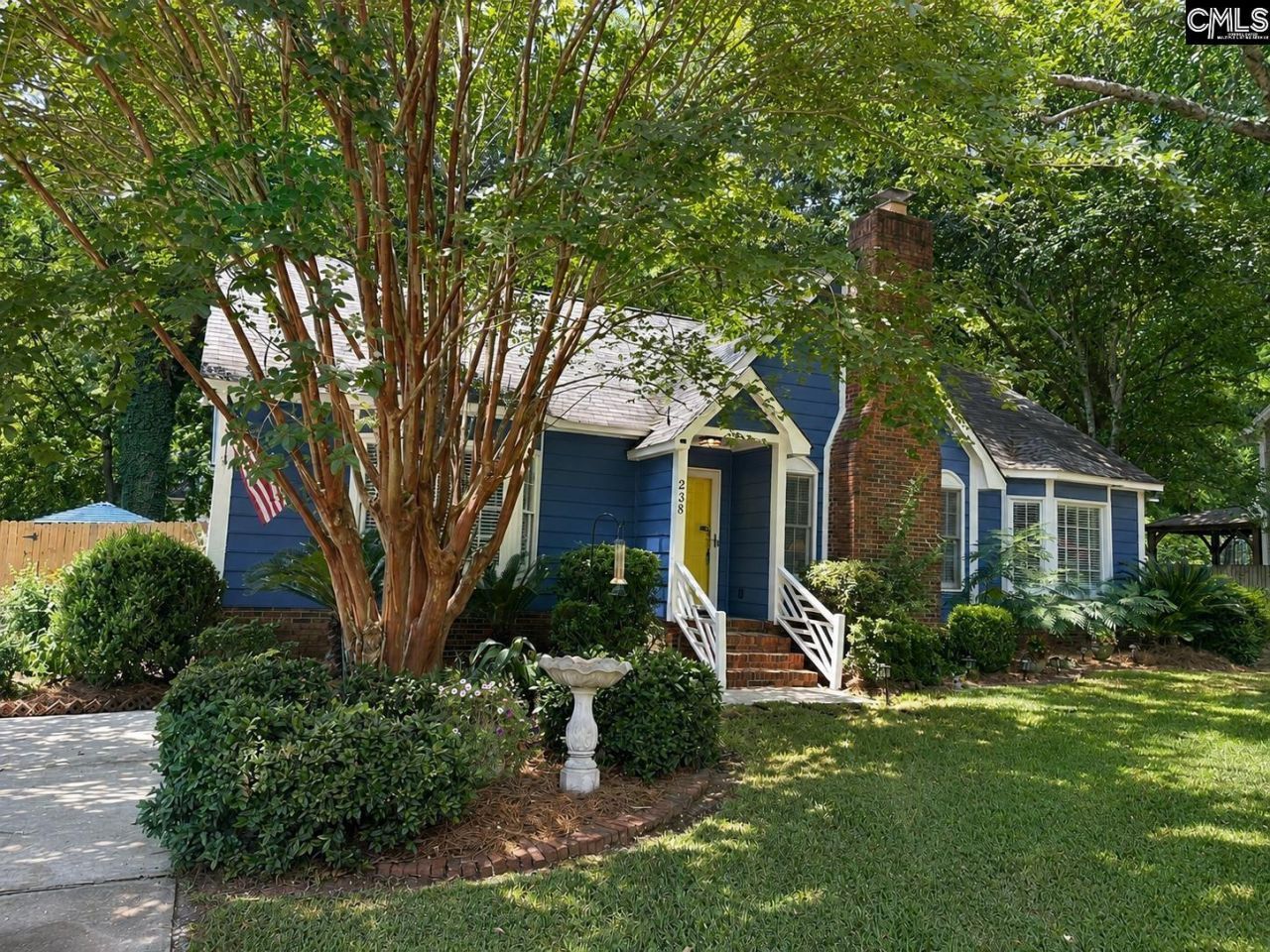238 Danby Court  Photo 4