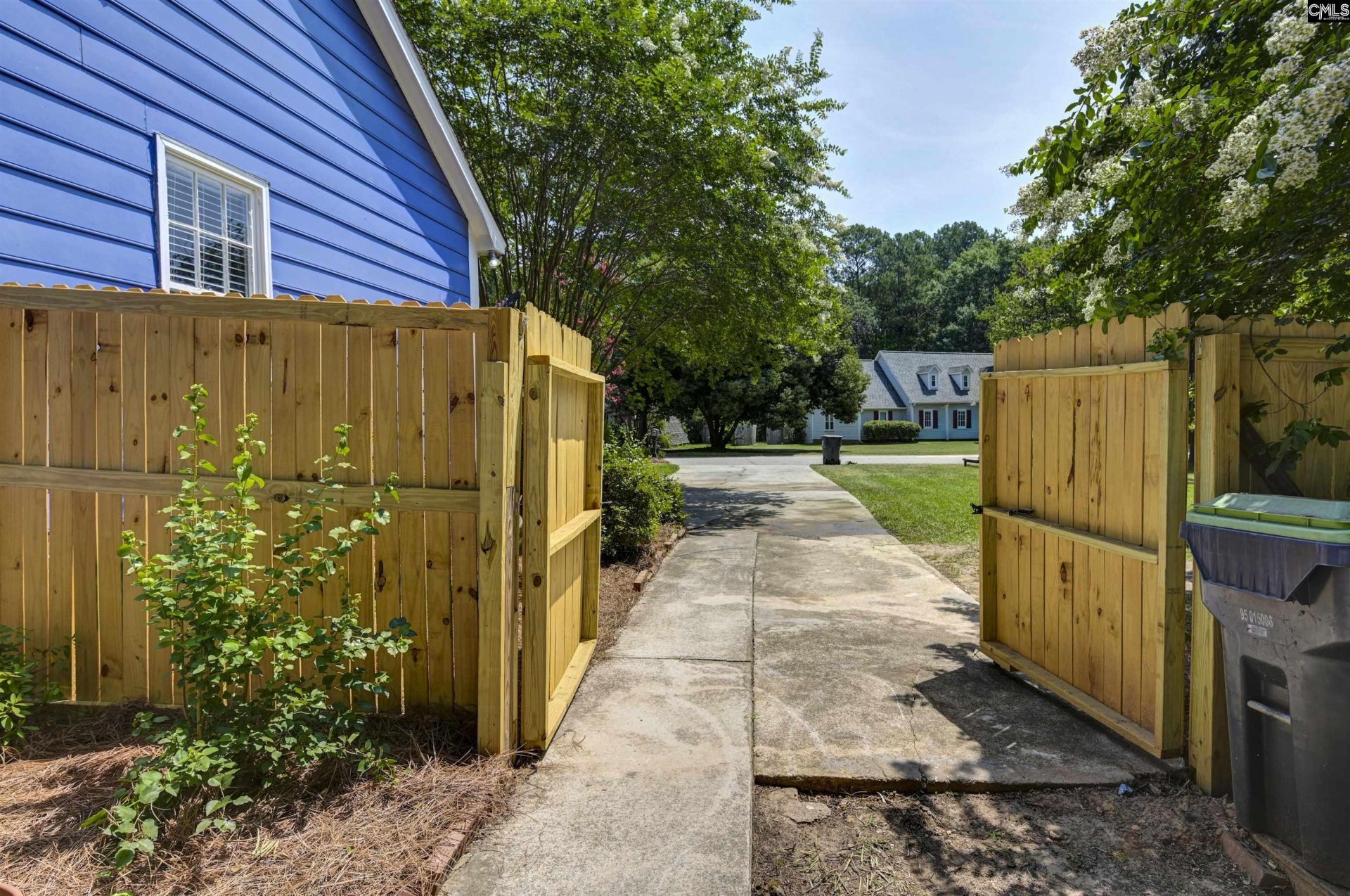 238 Danby Court  Photo 41