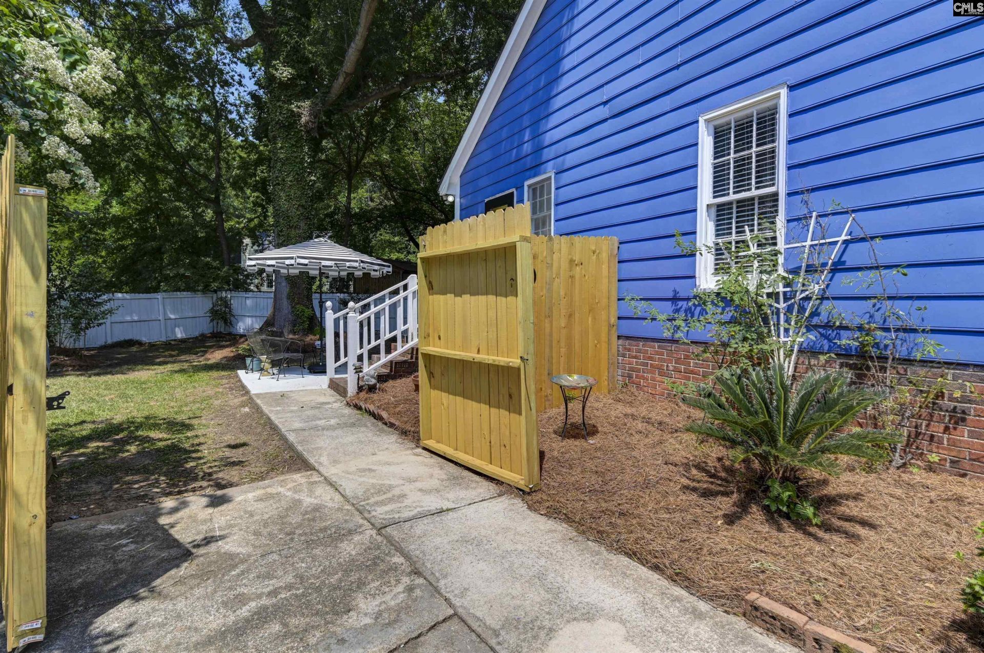 238 Danby Court  Photo 42