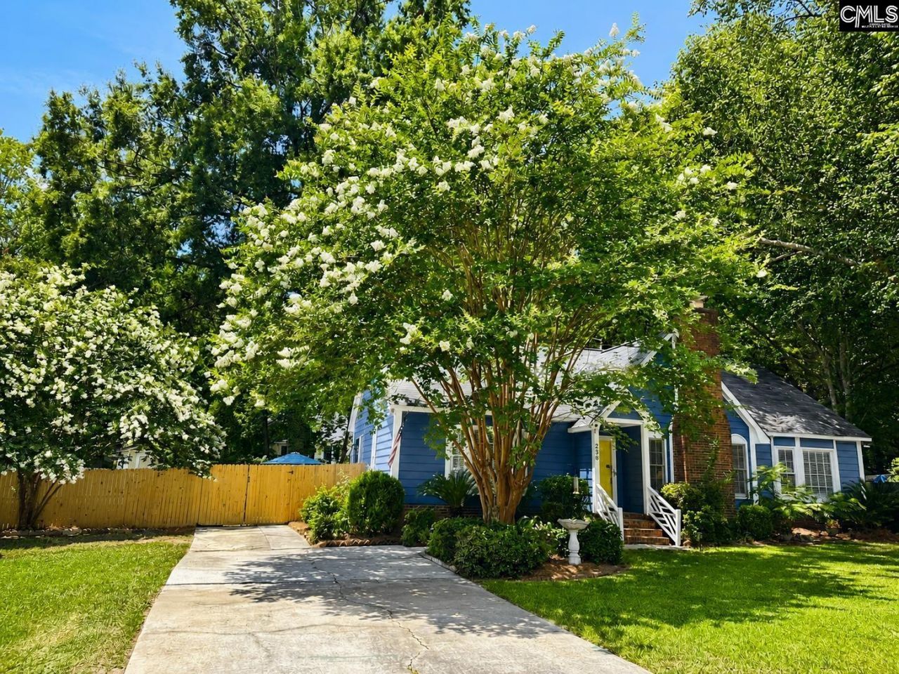 238 Danby Court  Photo 5
