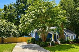 238 Danby Court  photo 4