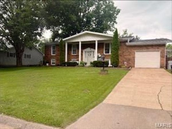 22 Ava Court , Farmington, MO 63640