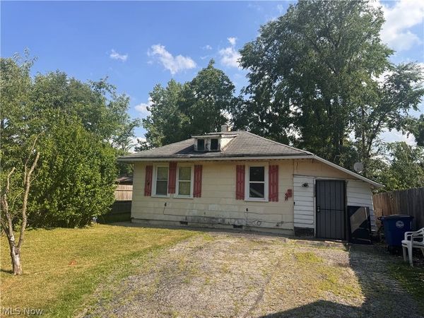 16404 Tarkington Avenue , Cleveland, OH 44128