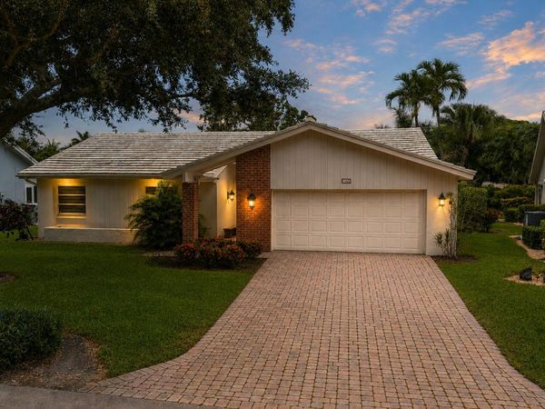 5557 N Cameo Drive N, Boca Raton, FL 33433