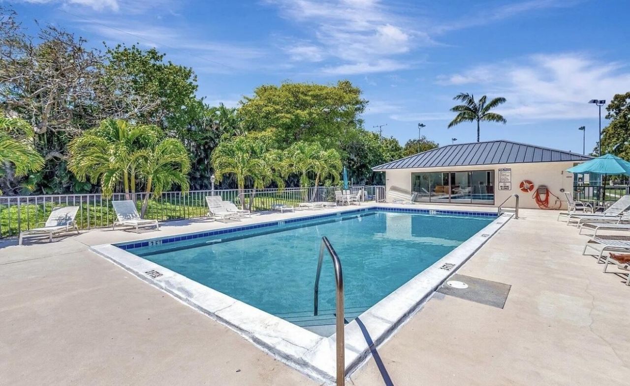 701 Avenue L, Unit Apt 204a, Delray Beach, FL 33483 Photo