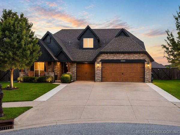 2102 E 132nd Street S, Bixby, OK 74008