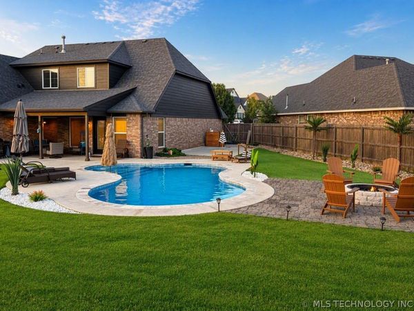 2102 E 132nd Street S, Bixby, OK 74008