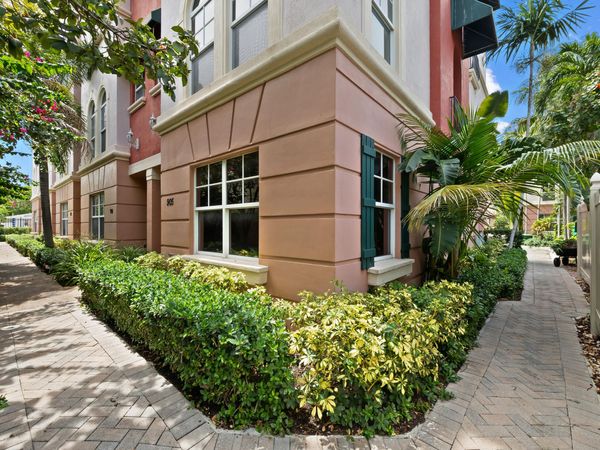 1033 NE 17th Way, Unit 905, Fort Lauderdale, FL 33304