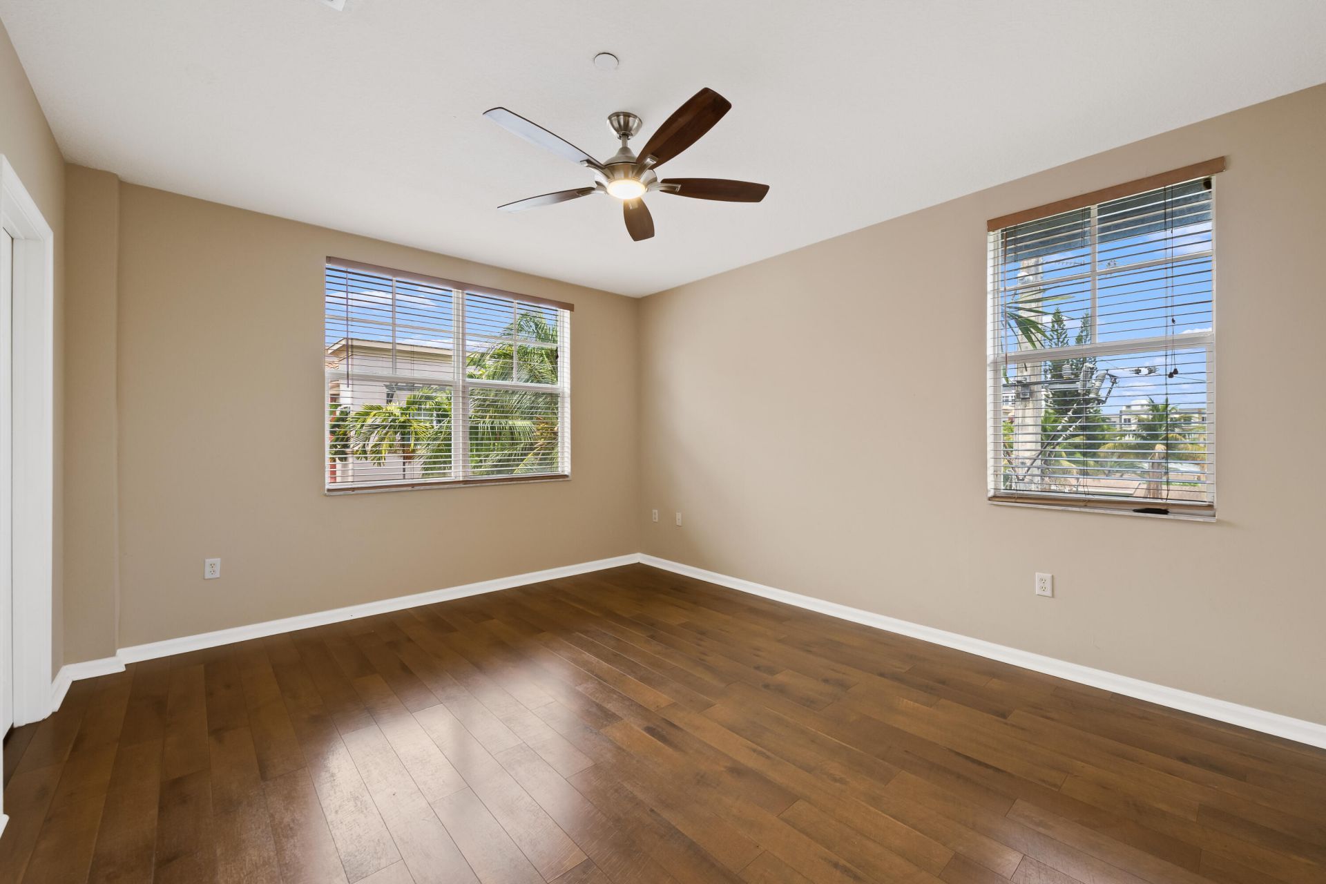 1033 NE 17th Way, Unit 905, Fort Lauderdale, FL 33304 Photo