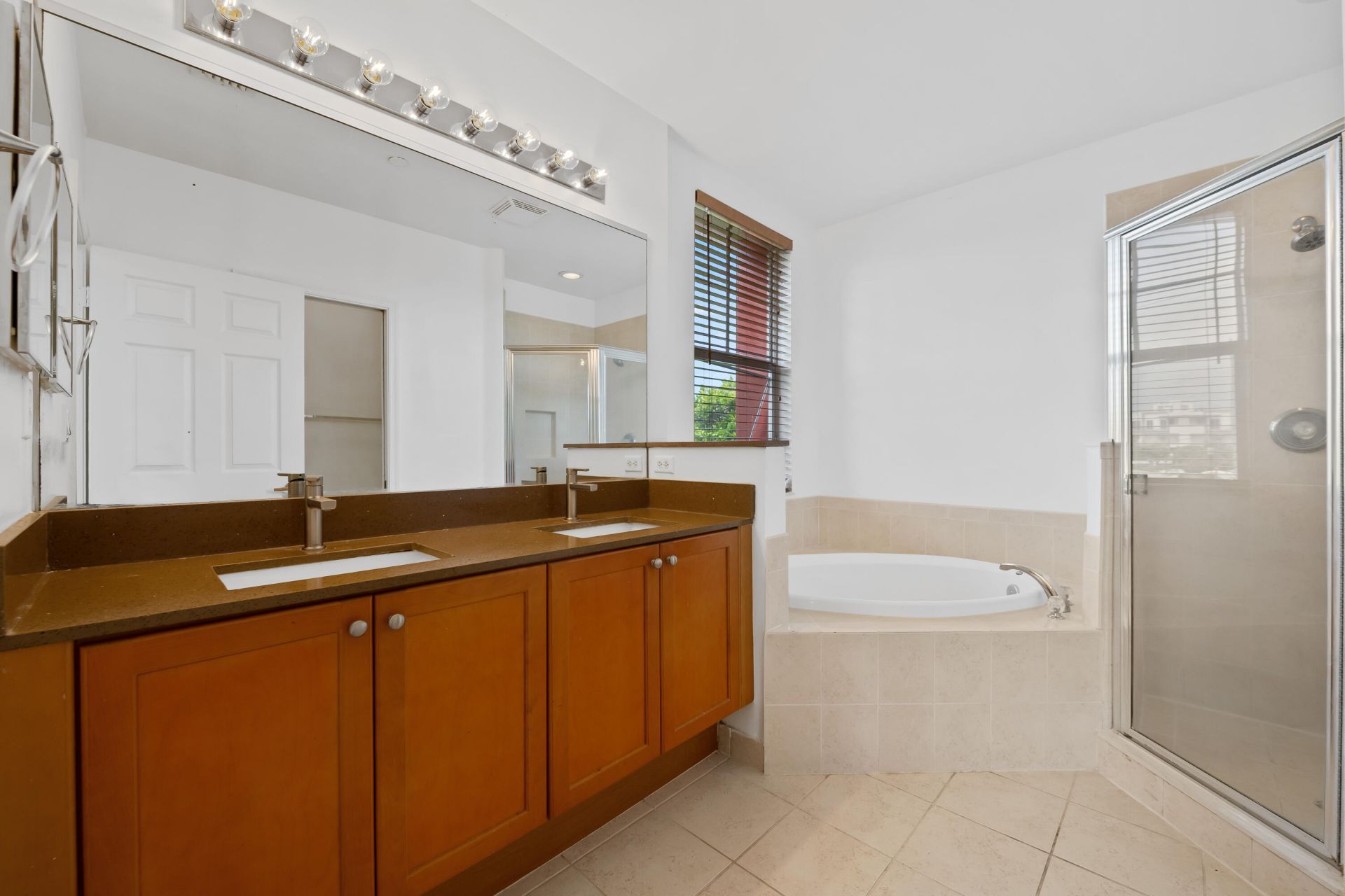 1033 NE 17th Way, Unit 905, Fort Lauderdale, FL 33304 Photo