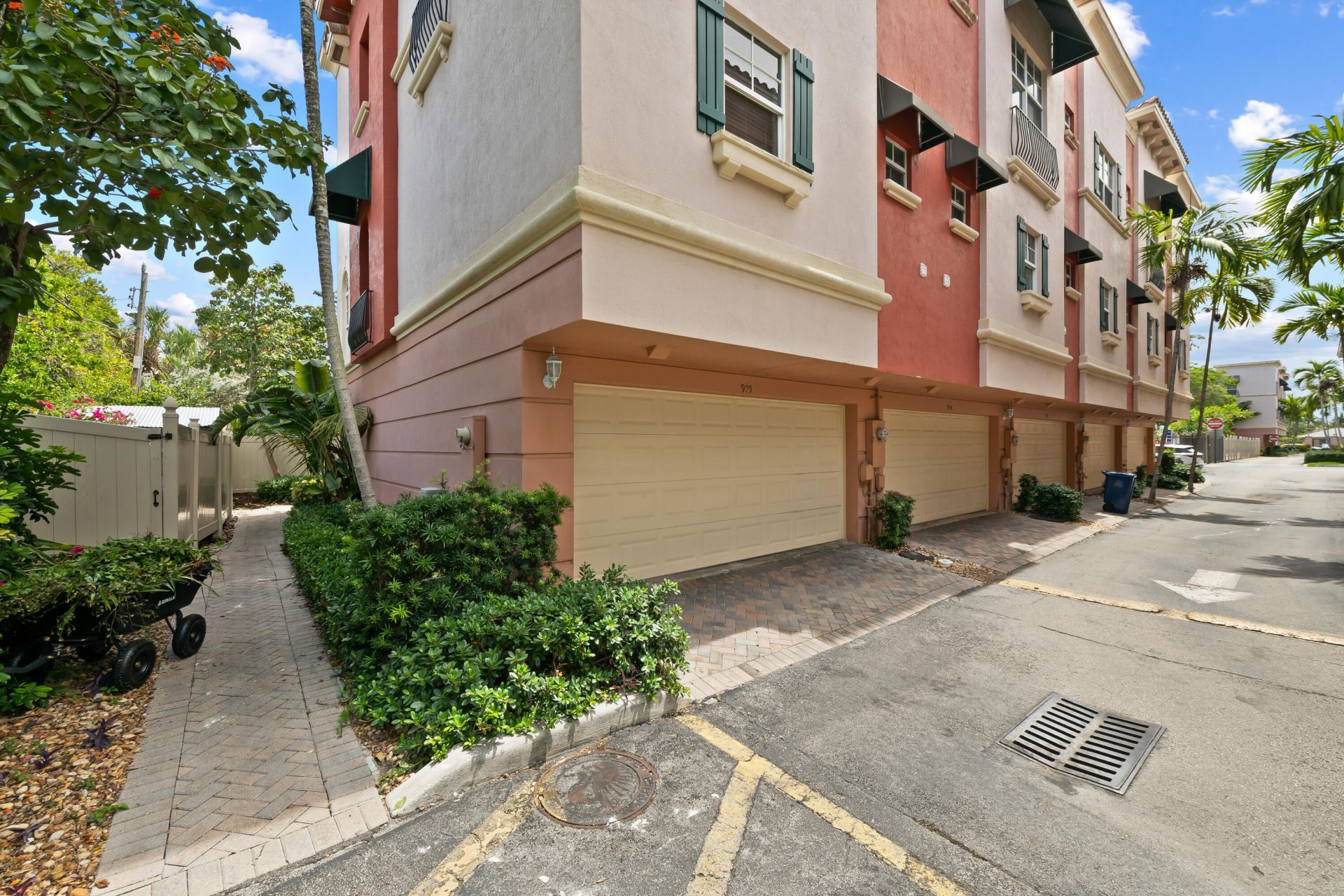 1033 NE 17th Way, Unit 905, Fort Lauderdale, FL 33304 Photo