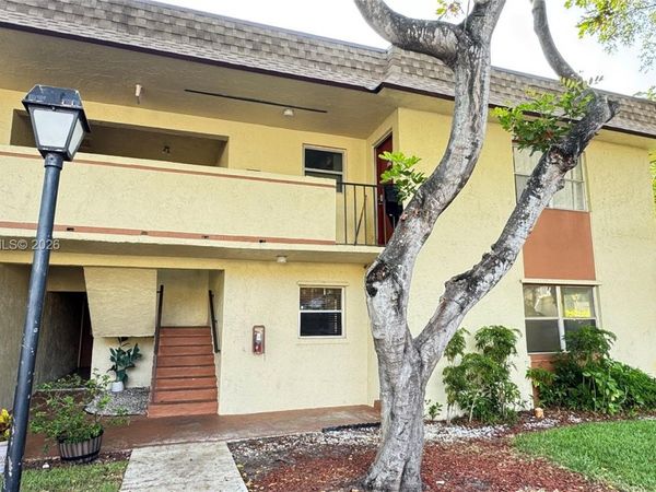 5525 N Lakewood Cir N , Unit 215, Margate, FL 33063