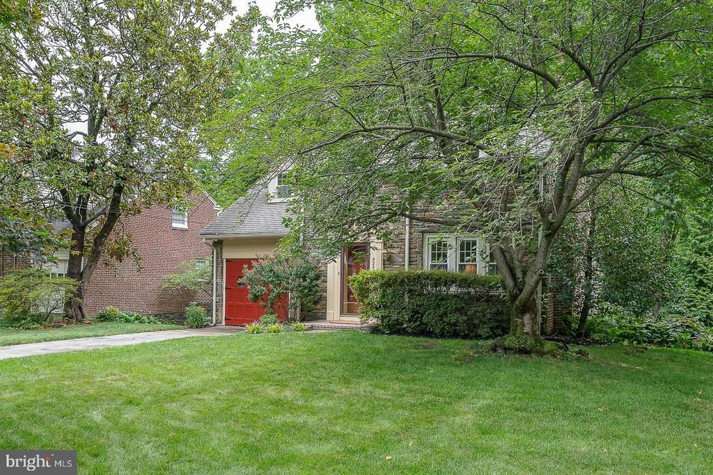 525 W BEECHTREE LANE, WAYNE, PA 19087