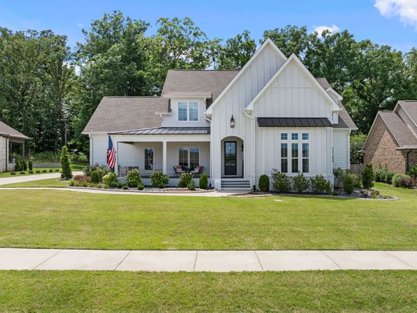 228 Chestnut Oak Dr , Florence, AL 35633