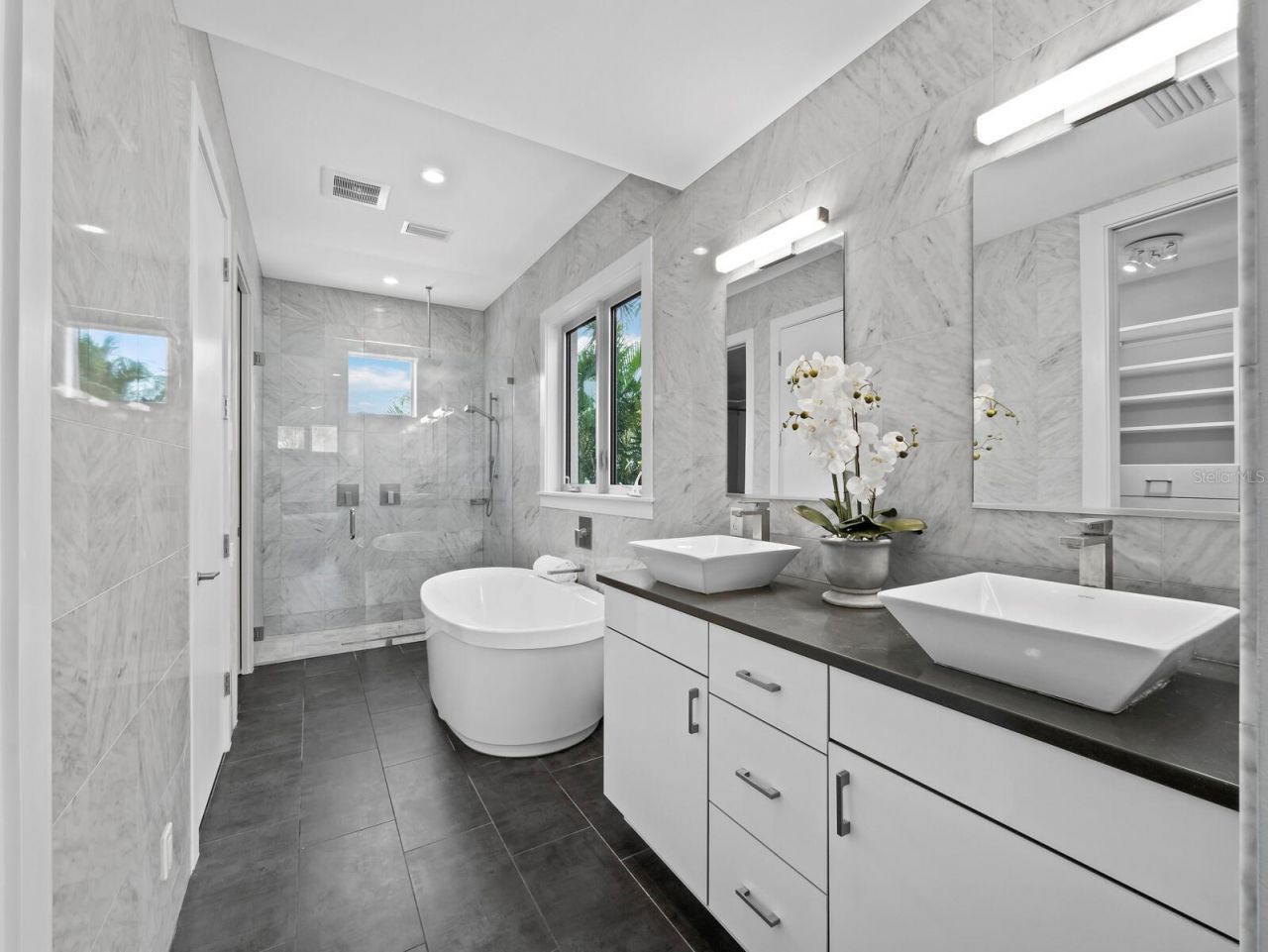 471 Island Circle, Sarasota, FL 34242 Photo