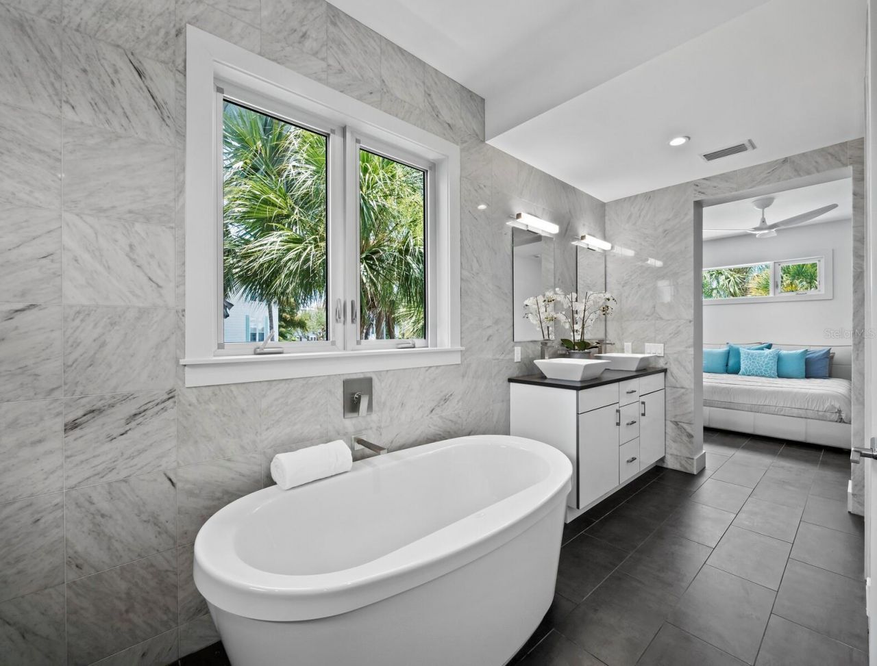 471 Island Circle, Sarasota, FL 34242 Photo