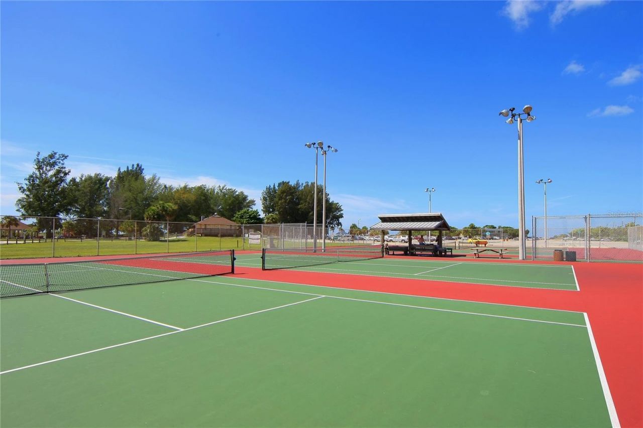 471 Island Circle, Sarasota, FL 34242 Photo