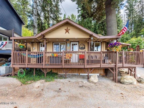 22807 E Park Beach Rd, Newman Lake, WA 99025