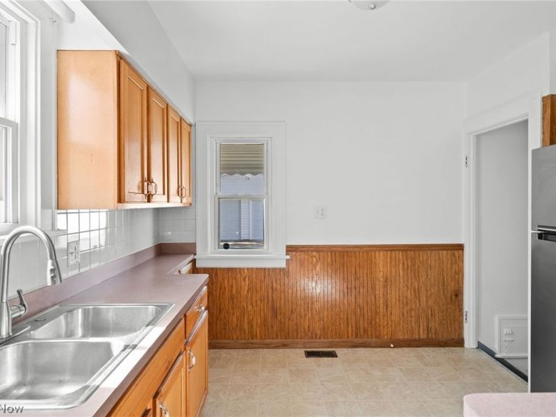 5601 Archmere Avenue, Cleveland, OH 44144 Photo 12