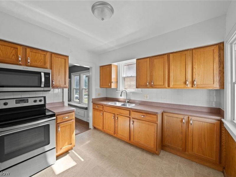 5601 Archmere Avenue, Cleveland, OH 44144 Photo 13