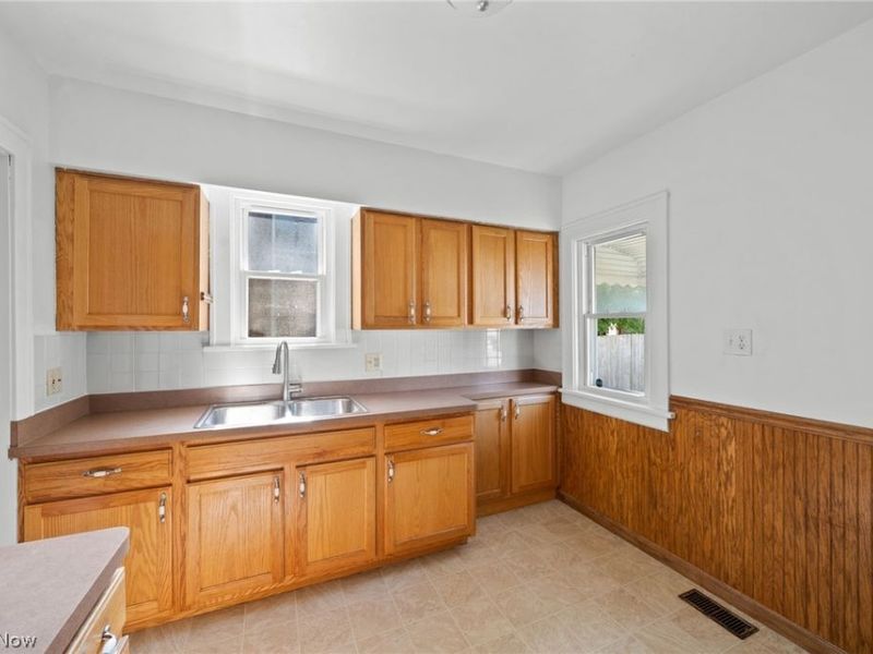 5601 Archmere Avenue, Cleveland, OH 44144 Photo 15