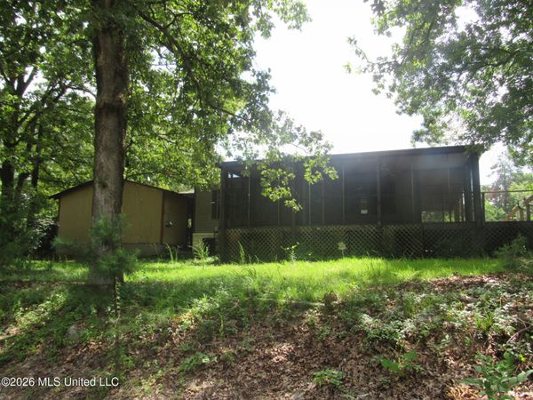 64 Summer Drive, Batesville, MS 38606
