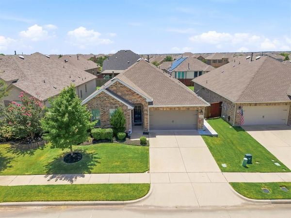 3925 Sunflower Drive, Aubrey, TX 76227