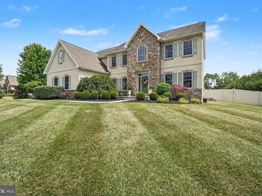 2 RIDGE DRIVE, CARLISLE, PA 17015