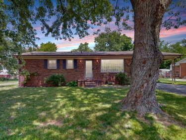 602 Holiday Park Drive, Hopkinsville, KY 42240