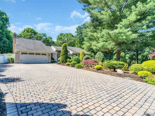6 Averly Place , Smithtown, NY 11787