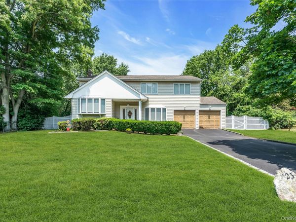 23 Carpenter Lane , Hauppauge, NY 11788