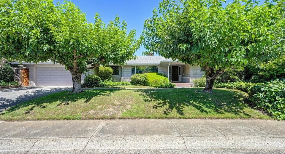 6111 Fordham Way, Sacramento, CA 95831 Photo