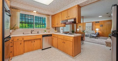 6111 Fordham Way, Sacramento, CA 95831 Photo