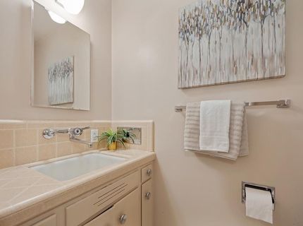 6111 Fordham Way, Sacramento, CA 95831 Photo