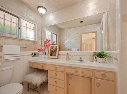 6111 Fordham Way, Sacramento, CA 95831 Photo