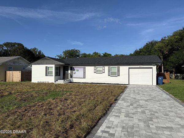 243 S Hull Avenue, DeLand, FL 32720