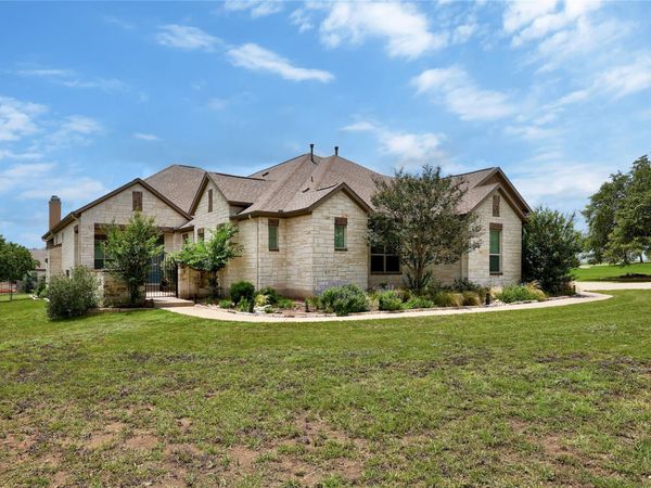 900 Hawthorne LOOP, Driftwood, TX 78619