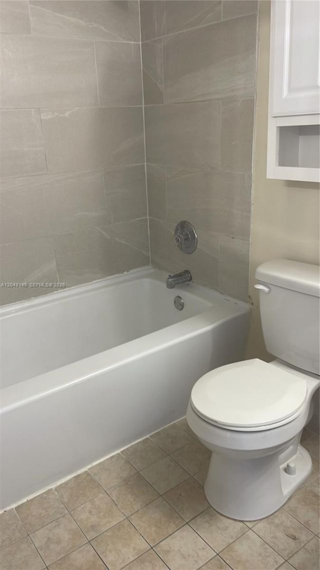 6955 NW 186th St , Unit F505, Hialeah, FL 33015 Photo