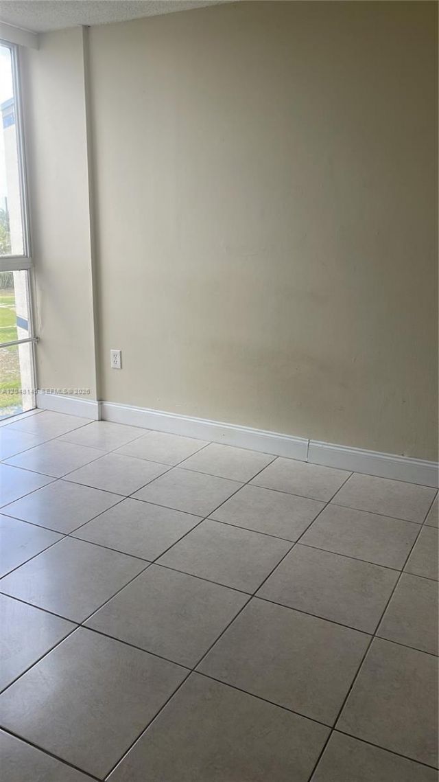 6955 NW 186th St , Unit F505, Hialeah, FL 33015 Photo