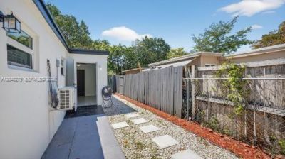 1010 NE 138th St , North Miami, FL 33161 Photo