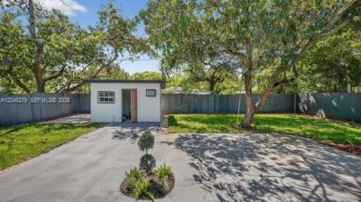 1010 NE 138th St , North Miami, FL 33161 Photo