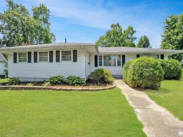 1004 GRAND Avenue, Johnston City, IL 62951