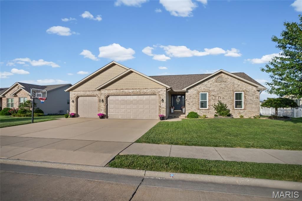 25 Rosin Drive , Highland, IL 62249 Main Photo