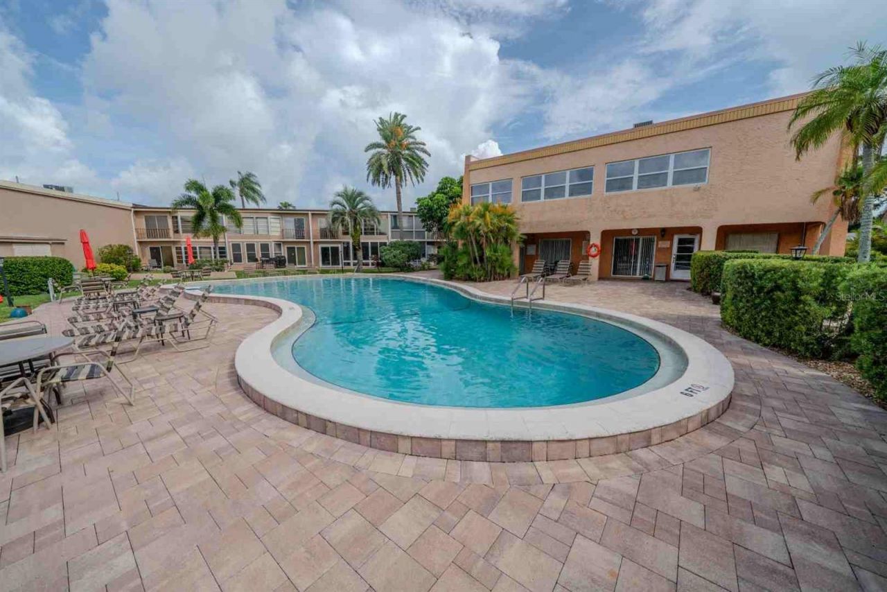 225 Country Club Drive , Unit D142, Largo, FL 33771 Photo